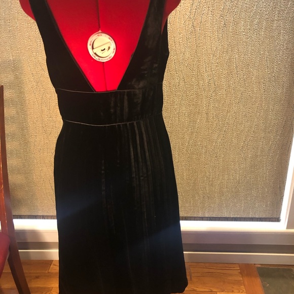 Ladies Chadwick classy dress. - Picture 2 of 3